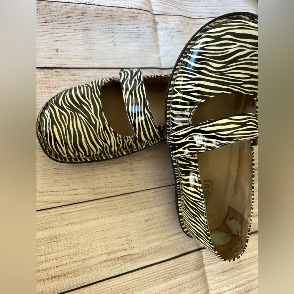 Alegria Slip Ons Animal Print Size 37